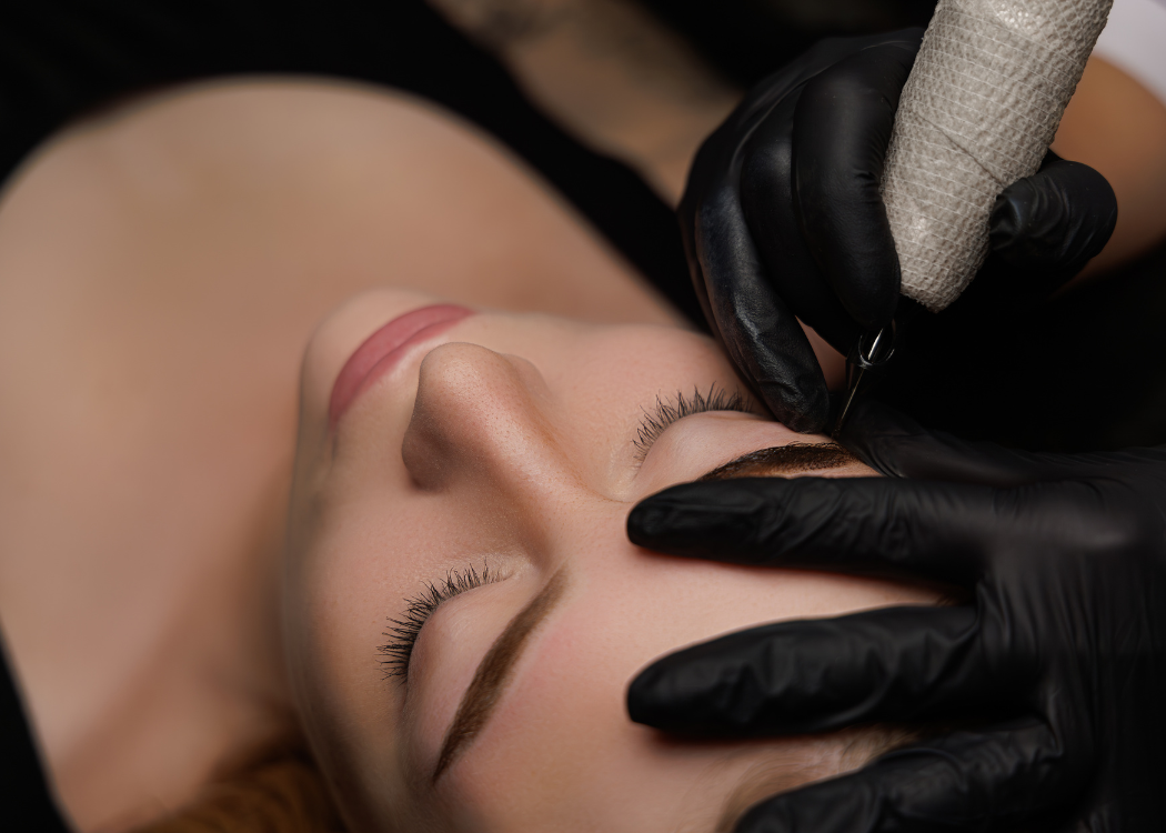 Augenbrauen-Pigmentierung mit Permanent Make-up bei Slawa Savin